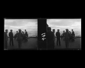 Image représentant Passagers et membres d'équipage chinois sur le pont