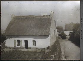 Image représentant Les maisons aux toits de chaume de l'Ile-aux-Moines