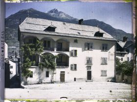 Image représentant Le tribunal (maison Burgener) depuis la St. Martiniplatz