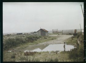 Image représentant France, Maurepas, L'abreuvoir et l'Eglise