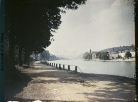Image représentant Belgique, Dinant, Paysage sur la Meuse vers l'aval