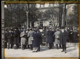Image représentant Les funérailles de l'ambassadeur des États-Unis Myron Herrick, groupe de reporters
