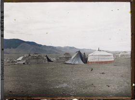 Image représentant Un campement de yourtes et de tentes