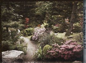 Image représentant Chemin du " village japonais " proche de la porte ouvrant sur le " sanctuaire japonais "