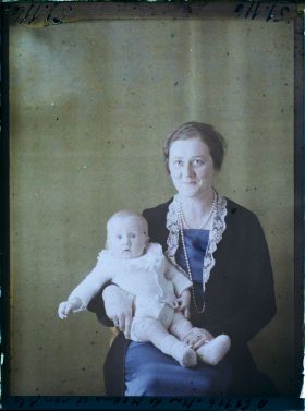 Image représentant Madame de Méeus et  son fils