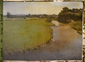 Image représentant Panorama des environs d'Autun et sur l'Arroux depuis le pont du même nom, avec à droite les vestiges des remparts augustéens