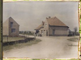 Image représentant Belgique, Locre, Entrée Sud du Village