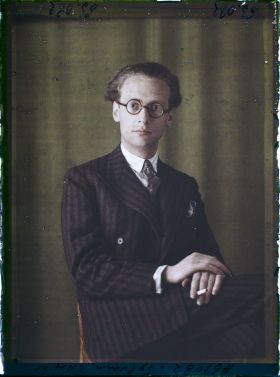 Image représentant Monsieur  https://musee-albert-kahn.s-museum.fr/home/NWQ2OTAwYzNmYjZlZTk1ZWQwODJmMjY4L2dlbmVyaWMtbm90aWNlLXRhYi9hdXRob3JpdHkvNjE3YTc5ZjVjZjhiODk2OGIzMzM3ZDIx/5d6900c3fb6ee95ed082f268/generic-notice-tab/authority/617a79ebcf8b8968b3336a14 Sylvain Cahn