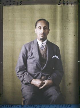 Image représentant https://musee-albert-kahn.s-museum.fr/home/NWQ2OTAwYzNmYjZlZTk1ZWQwODJmMjY4L2dlbmVyaWMtbm90aWNlLXRhYi9hdXRob3JpdHkvNjE3YTc5ZjVjZjhiODk2OGIzMzM3ZDIx/5d6900c3fb6ee95ed082f268/generic-notice-tab/authority/617a79ebcf8b8968b3336c86 Thami El Glaoui pacha de Marrakech