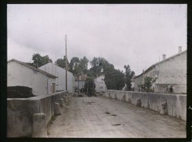 Image représentant France, Aubréville (Meuse) 767h, Le Pont et l'entrée du bourg