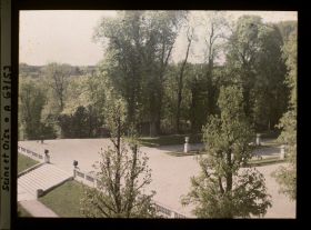 Image représentant L'allée des Orangers dans le petit parc
