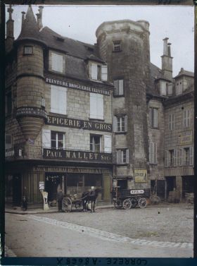 Image représentant La place Latreille avec l'Hôtel Maillard-Quinhart dit des Tours Saint-Martin