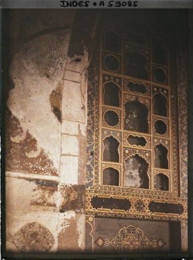 Image représentant Détail du décor mural d'une des salles du palais de Jahangir dans le fort Rouge (lal Qila)