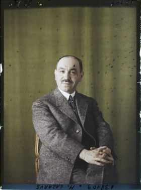 Image représentant https://musee-albert-kahn.s-museum.fr/home/NWQ2OTAwYzNmYjZlZTk1ZWQwODJmMjY4L2dlbmVyaWMtbm90aWNlLXRhYi9hdXRob3JpdHkvNjE3YTc5ZjVjZjhiODk2OGIzMzM3ZDIx/5d6900c3fb6ee95ed082f268/generic-notice-tab/authority/617a79ebcf8b8968b333714a Monsieur Lazarus