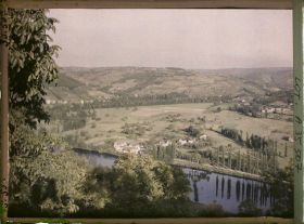 Image représentant France, Capdenac (Lot), Vallée du Lot direction est nord est vue prise de Capdenac le haut