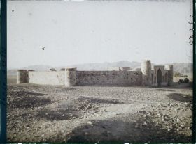 Image représentant Le caravansérail (halte de caravanes, hôtellerie) octogonal