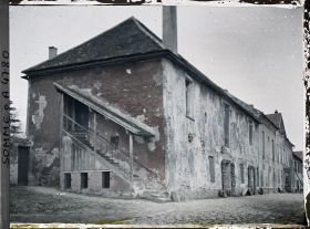 Image représentant Type de grande ferme, écurie attenant aux bâtiments des maîtres (16 chevaux, 70 boeufs)