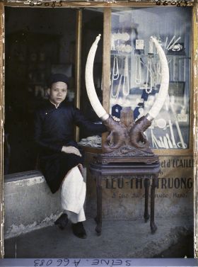 Image représentant L'Exposition Coloniale Internationale de 1931, un marchand d'ivoire annamite