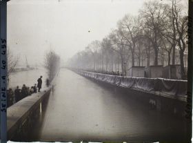 Image représentant La ligne de chemins de fer des Invalides inondée, quai d'Orsay