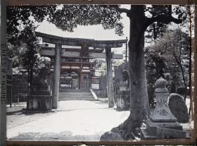 Image représentant Sanctuaire Fushimi Inari : torii et porte monumentale
