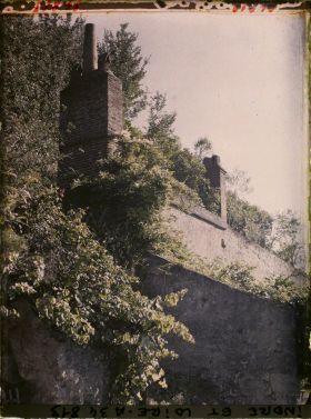Image représentant Cheminées de maisons troglodytes au Petit Coteau
