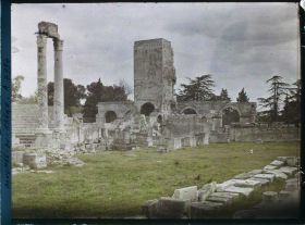 Image représentant Les colonnes du théâtre antique