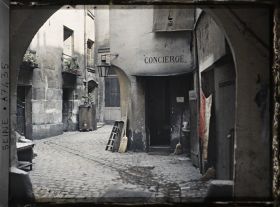 Image représentant La cour d'une maison de la rue Chanoinesse