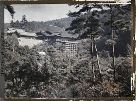 Image représentant Le temple Kiyomizu-dera (ou Seisuiji), vue d'ensemble du Hondo (temple principal)