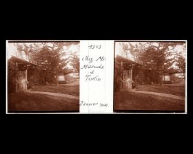 Image représentant La porte menant au jardin de thé dans la résidence de M. Matsuda