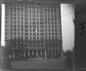 Image représentant L'hôtel Plaza, nouvellement construit près de Central Park