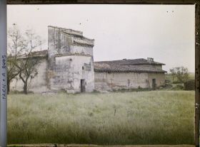 Image représentant Un pigeonnier-tour intégré dans un espace d'habitation