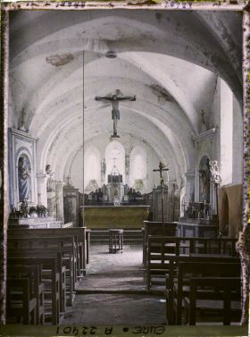 Image représentant Intérieur de l'église, le chœur
