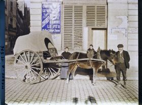 Image représentant France, Reims, Petit commerçant d'Hermonville venu au marché en voiture