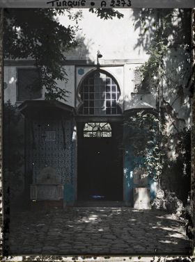 Image représentant Entrée de la propriété du consul de France, Grégoire Bay