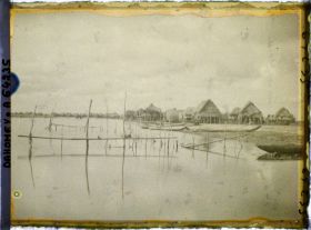 Image représentant Vue sur la lagune et le village lacustre