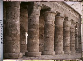 Image représentant Colonnade de la 1ère cour du grand temple de Ramsès III