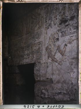 Image représentant Dessus de porte du Temple de Khonsou