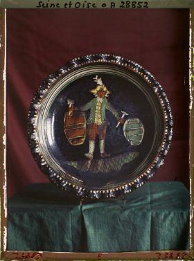 Image représentant Plat ou assiette en céramique des collections du musée de Sèvres