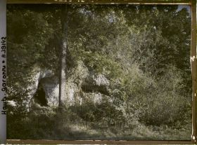 Image représentant France, Montespan (Hte Garonne), Vue d'ensemble de l'abri sous roche des bords de la Garonne