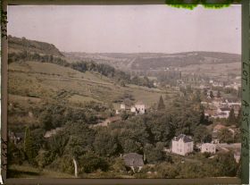 Image représentant France, Figeac (Lot), Coté sud de la vallée du Celé à Figeac vue prise de la route de Capdenac