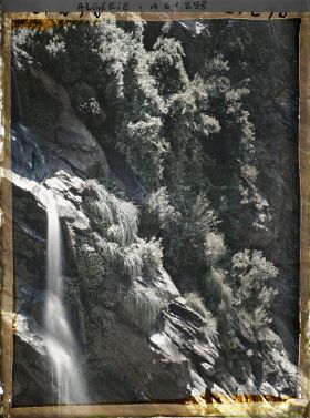 Image représentant Une cascade dans les gorges