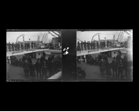 Image représentant Passagers des 3emes classes sur l'entrepont et passagers des 2emes classes sur la passerelle