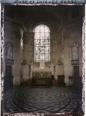 Image représentant Le maitre-autel de la chapelle du château
