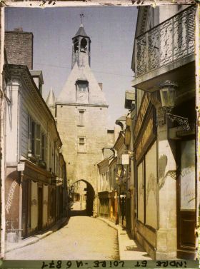 Image représentant La tour de l'Horloge, vue depuis l'actuelle rue Nationale