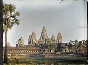 Image représentant La partie centrale de la pyramide à trois niveaux formant le temple-montagne