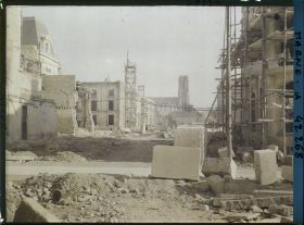 Image représentant France, Reims, Vue prise depuis la rue Thiers vers la Cathédrale