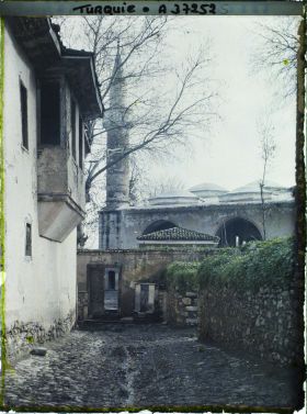 Image représentant Seyh Sinan Camii, petite mosquée du XIVe s., épargnée