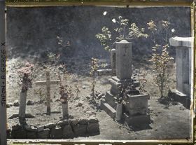 Image représentant Le cimetière (peut-être celui du quartier Kagoshimasômuta) près de la colline Shiroyama : tombes chrétiennes