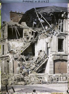 Image représentant Maison partiellement détruite pendant un bombardement, rue de Cernay
