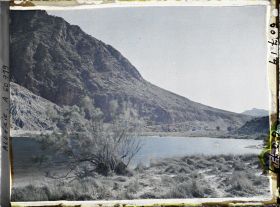 Image représentant Le lac au pied de la montagne dolomitique